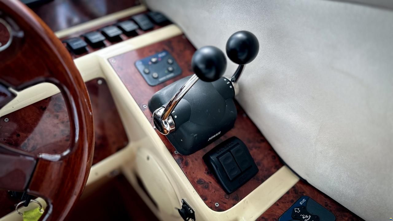 Galeon 330 Fly