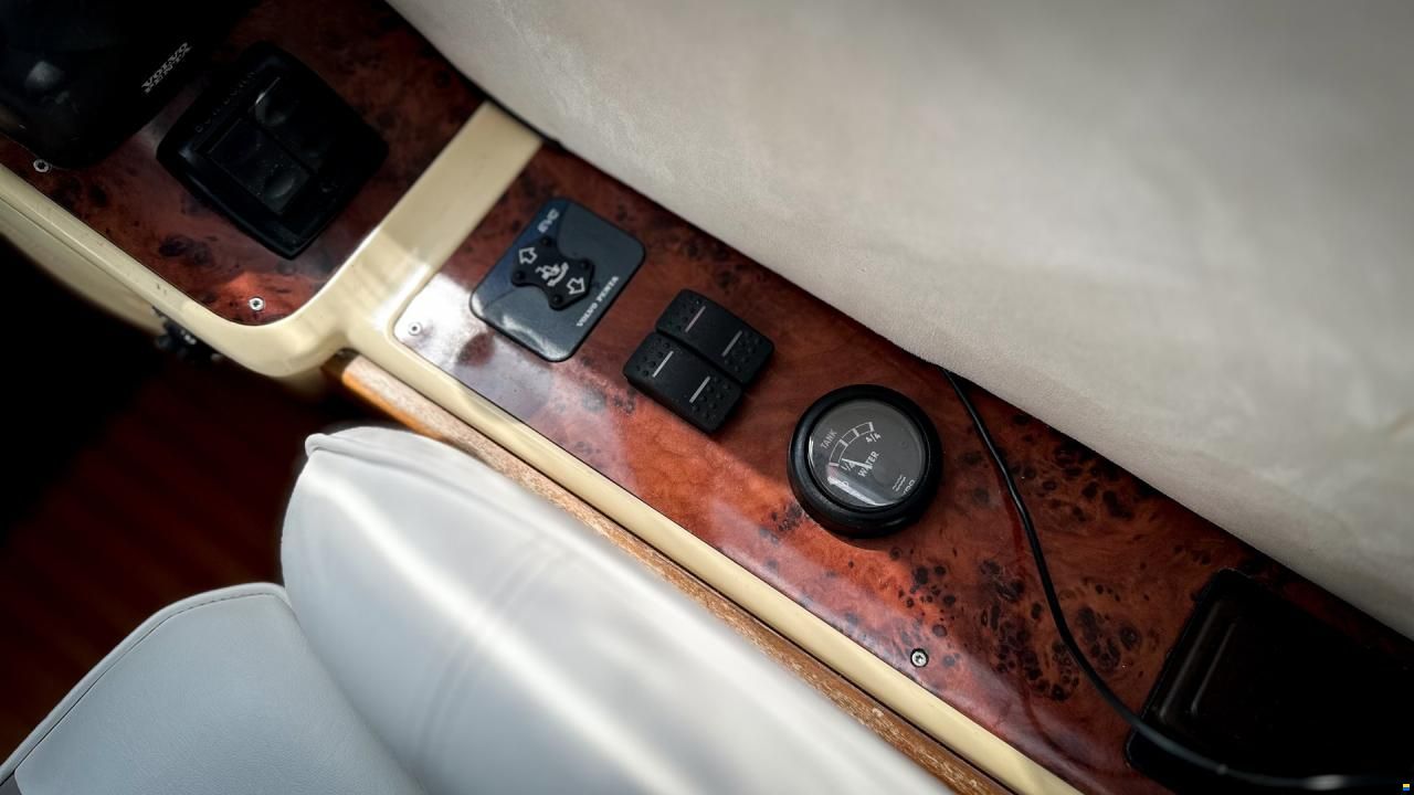 Galeon 330 Fly