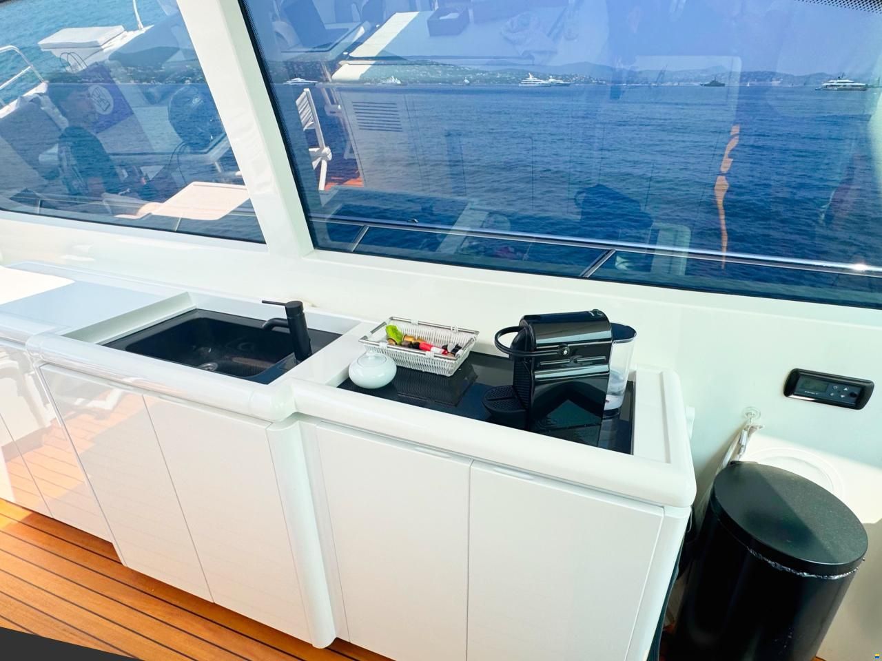 Mangusta 72