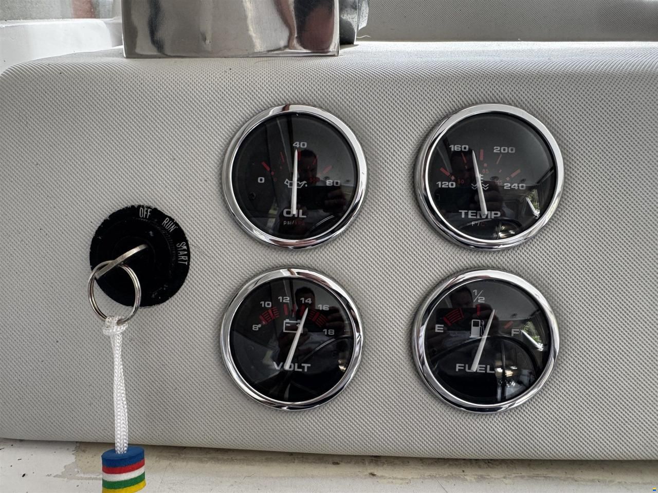 Chris Craft 31 COMMANDER