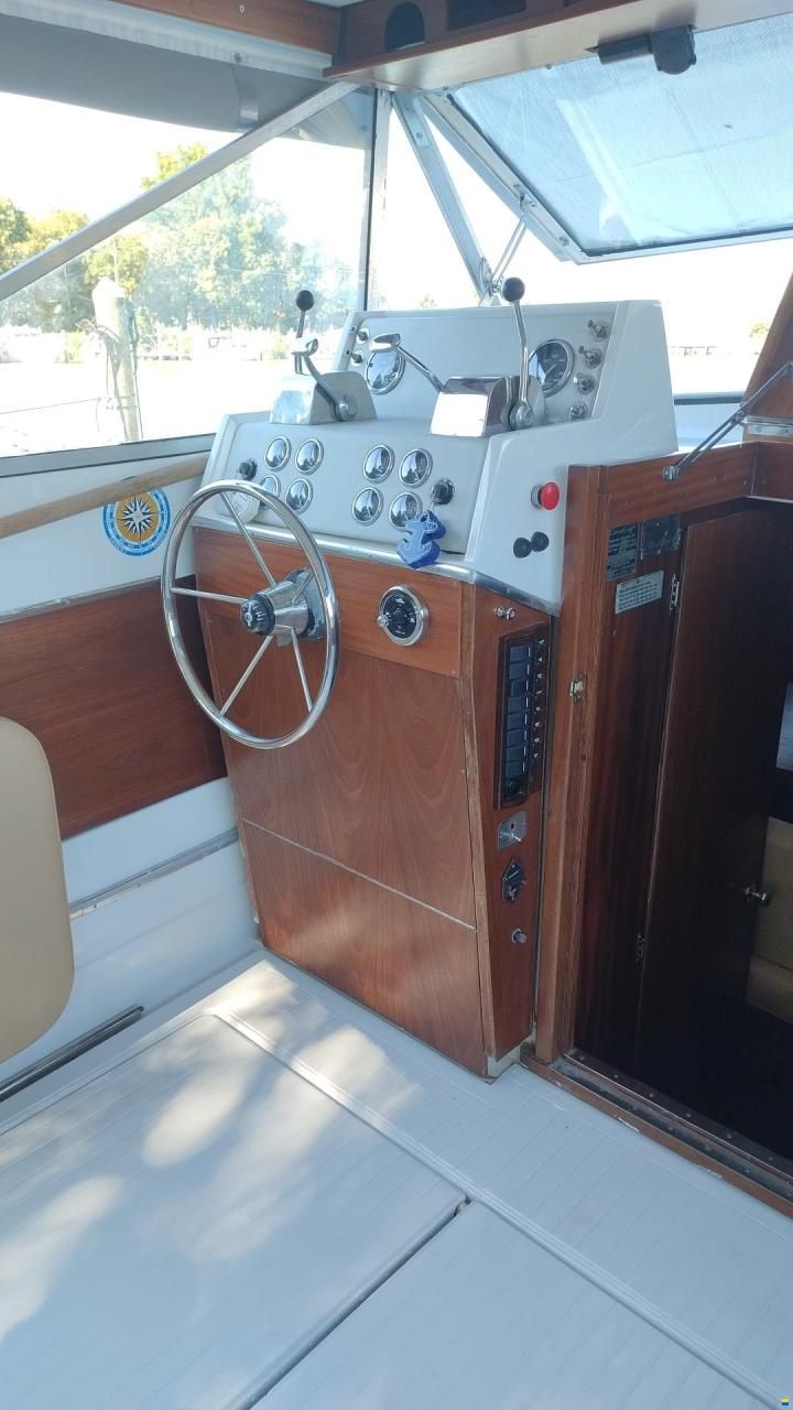 Chris Craft 31 COMMANDER