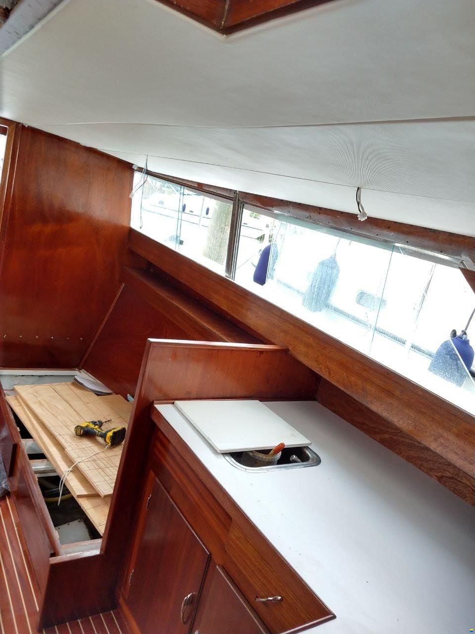 Chris Craft 31 COMMANDER