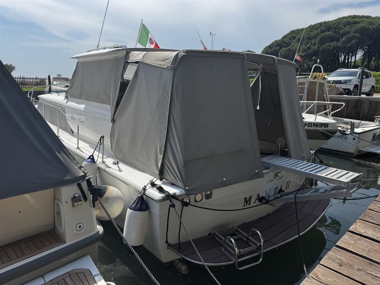 Chris Craft 31 COMMANDER