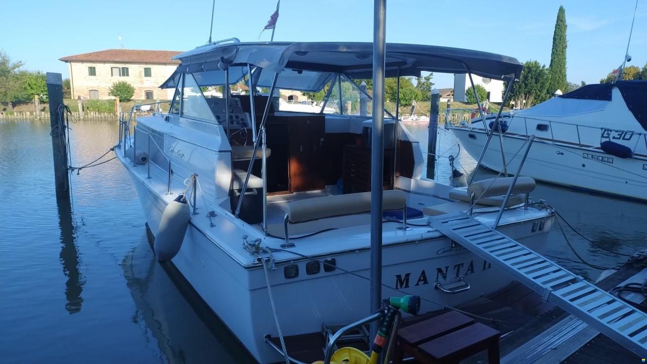 Chris Craft 31 COMMANDER