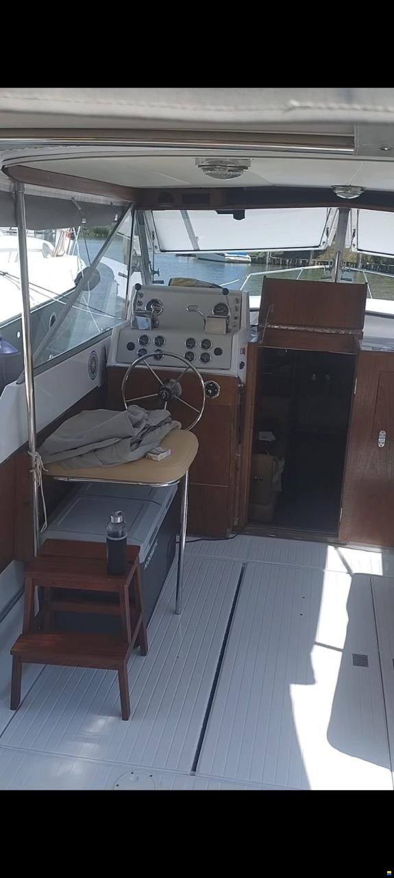 Chris Craft 31 COMMANDER