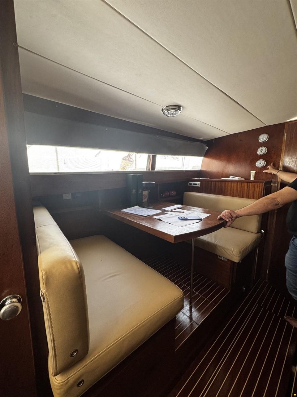 Chris Craft 31 COMMANDER