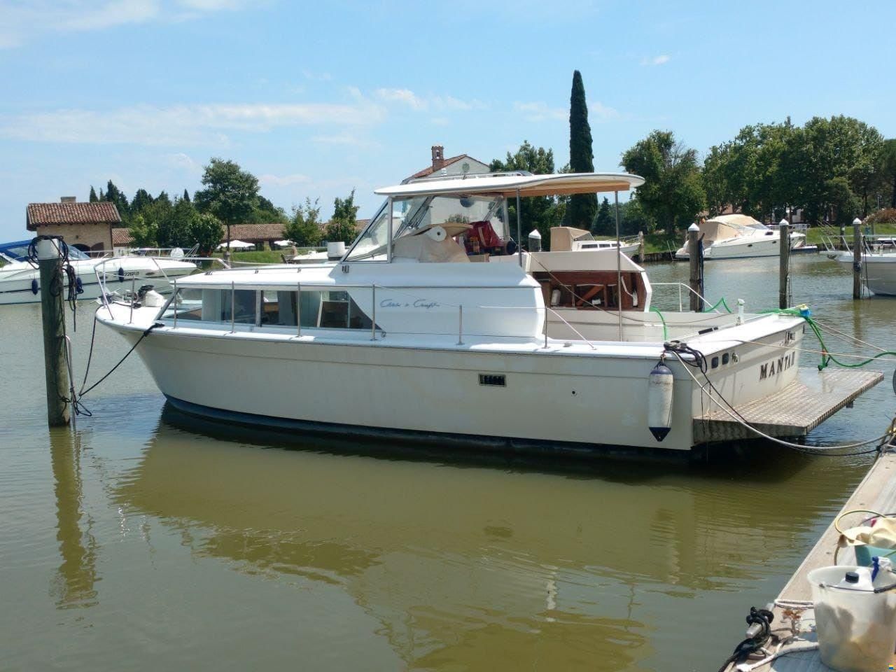 Chris Craft 31 COMMANDER