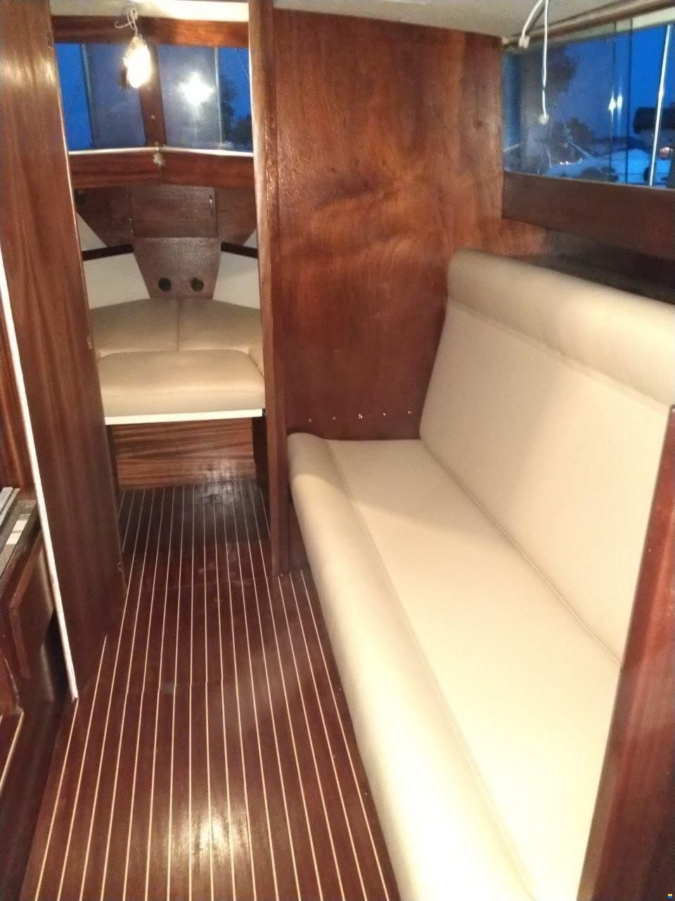 Chris Craft 31 COMMANDER