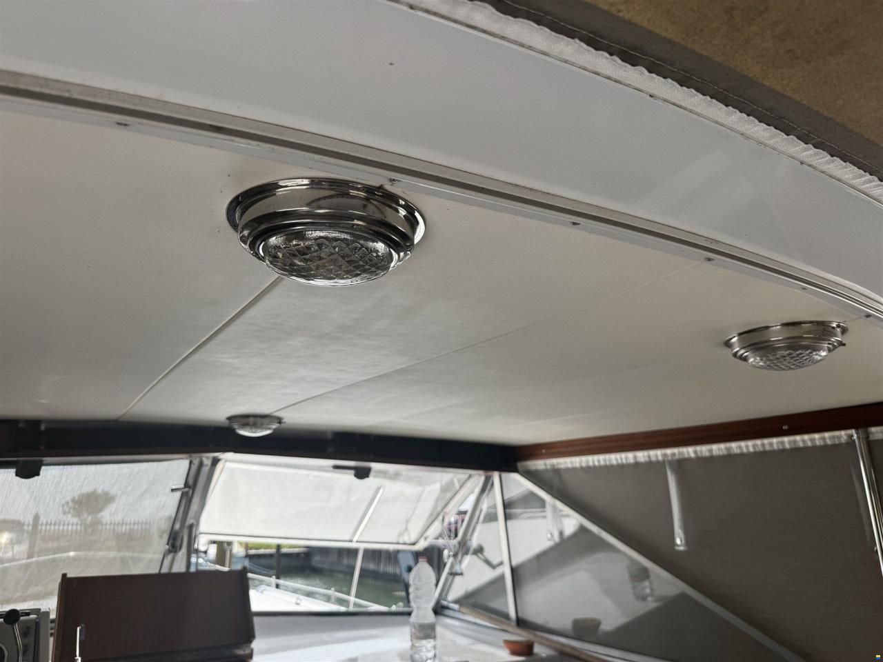 Chris Craft 31 COMMANDER