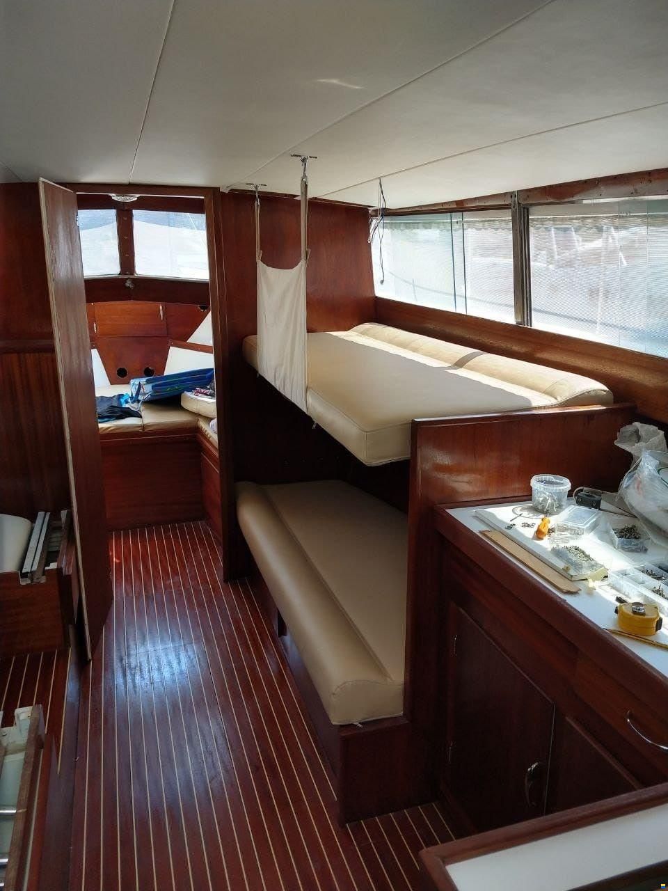 Chris Craft 31 COMMANDER