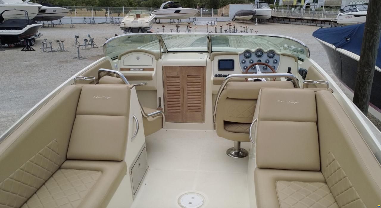 Chris Craft Corsair 32