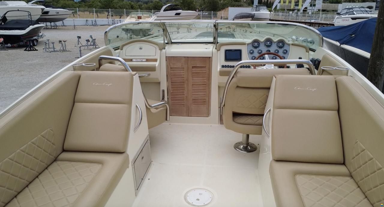 Chris Craft Corsair 32