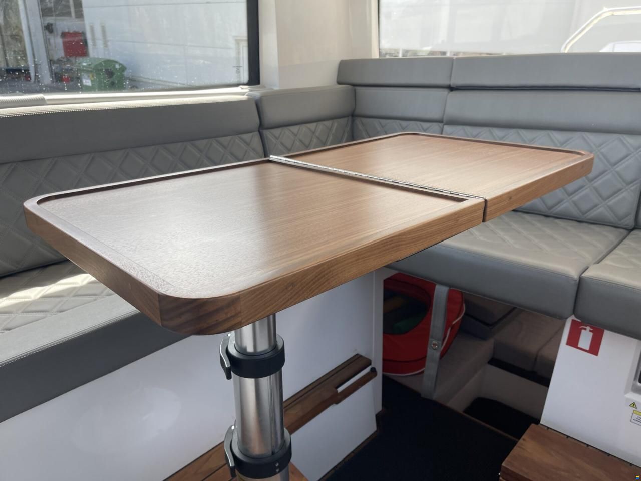 Axopar 37 Cross Cabin