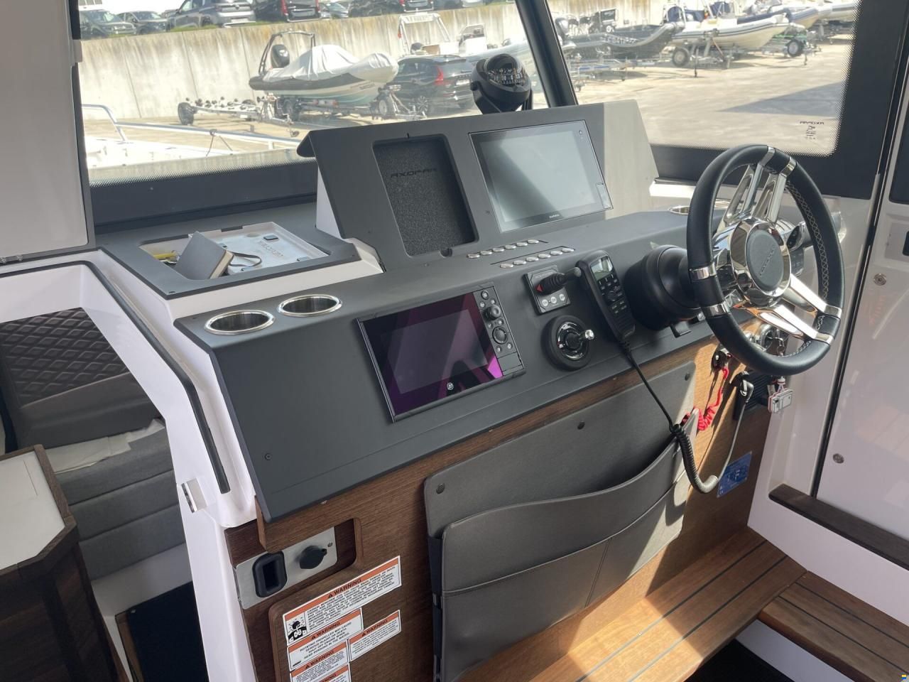 Axopar 37 Cross Cabin