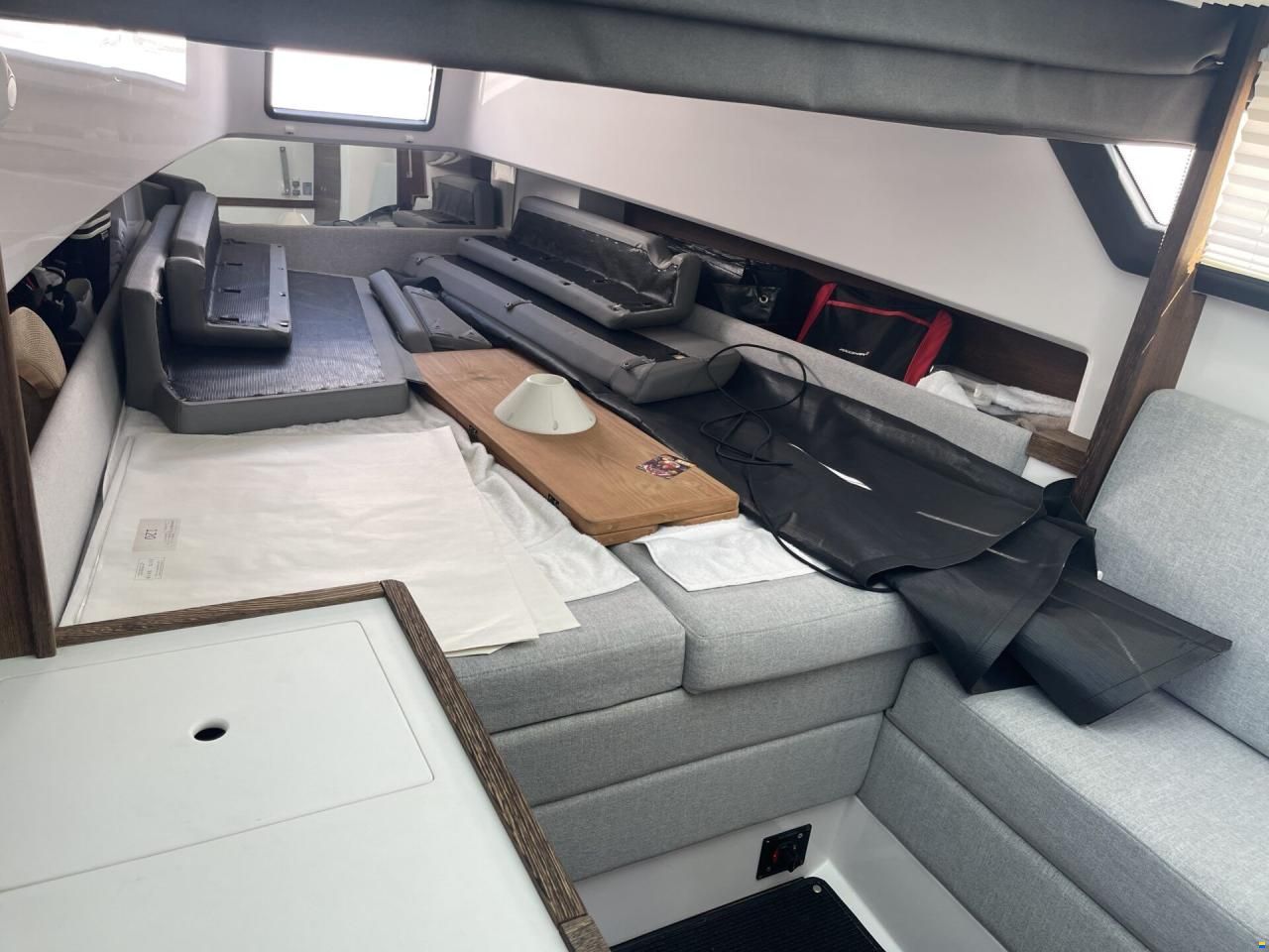 Axopar 37 Cross Cabin