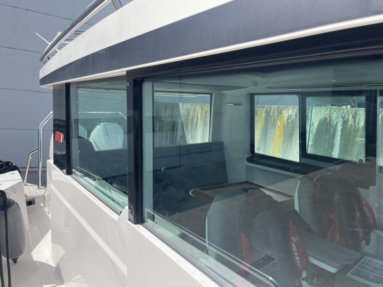 Axopar 37 Cross Cabin