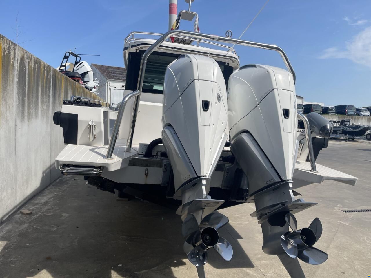 Axopar 37 Cross Cabin