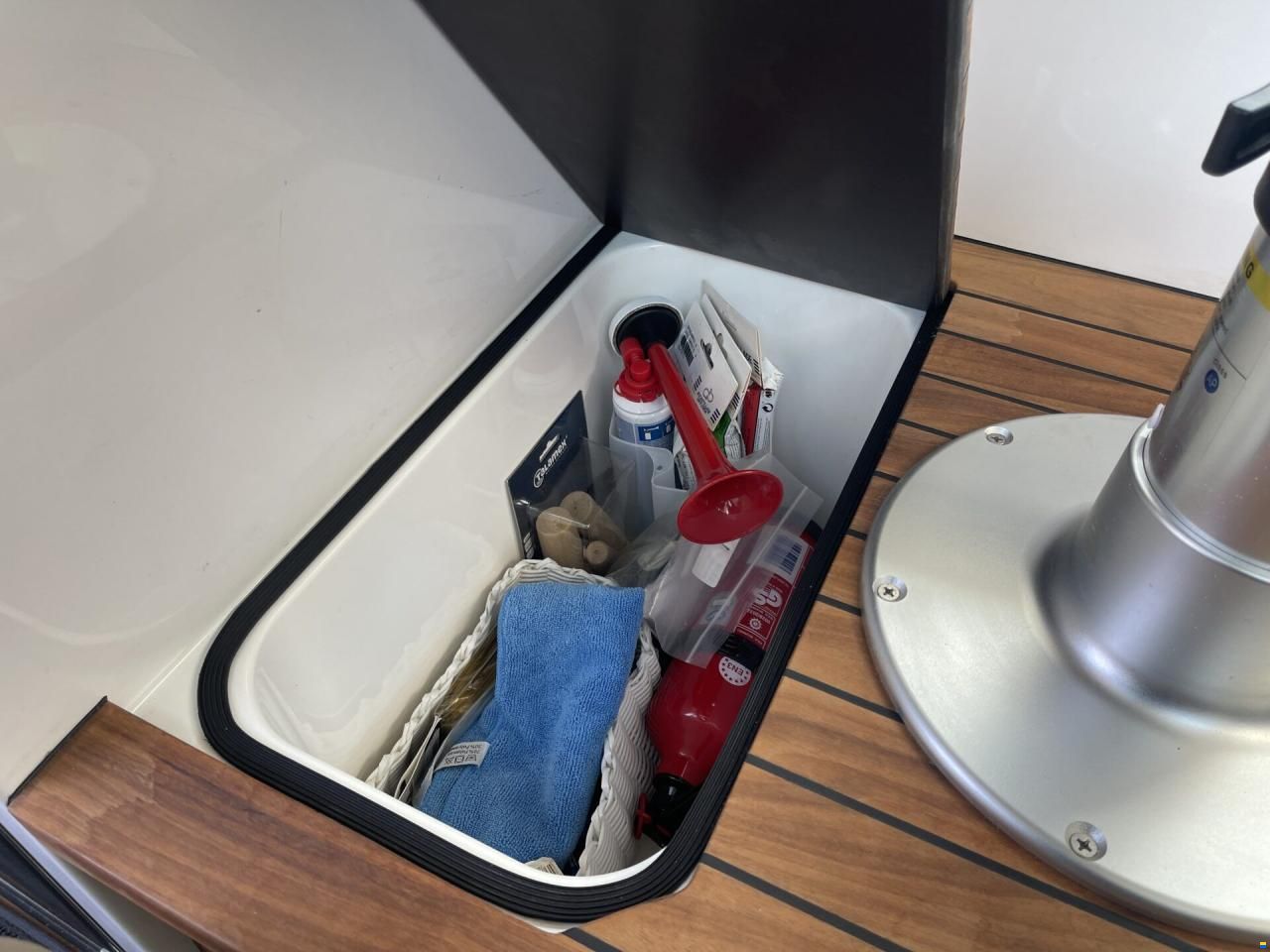 Axopar 37 Cross Cabin