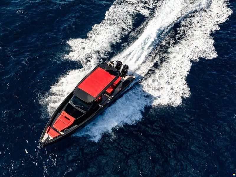 Brabus Marine Shadow 900