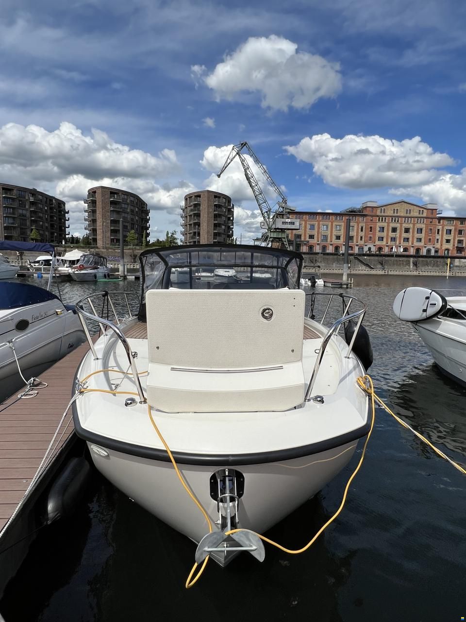 Quicksilver Sundeck 875