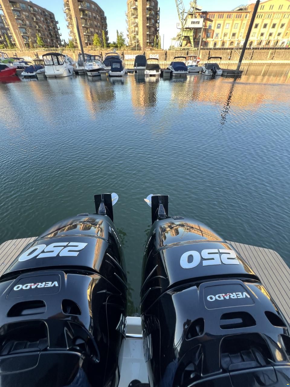 Quicksilver Sundeck 875
