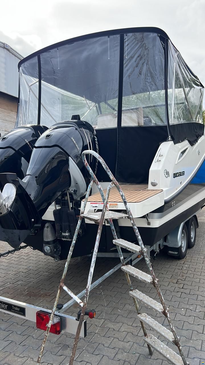 Quicksilver Sundeck 875