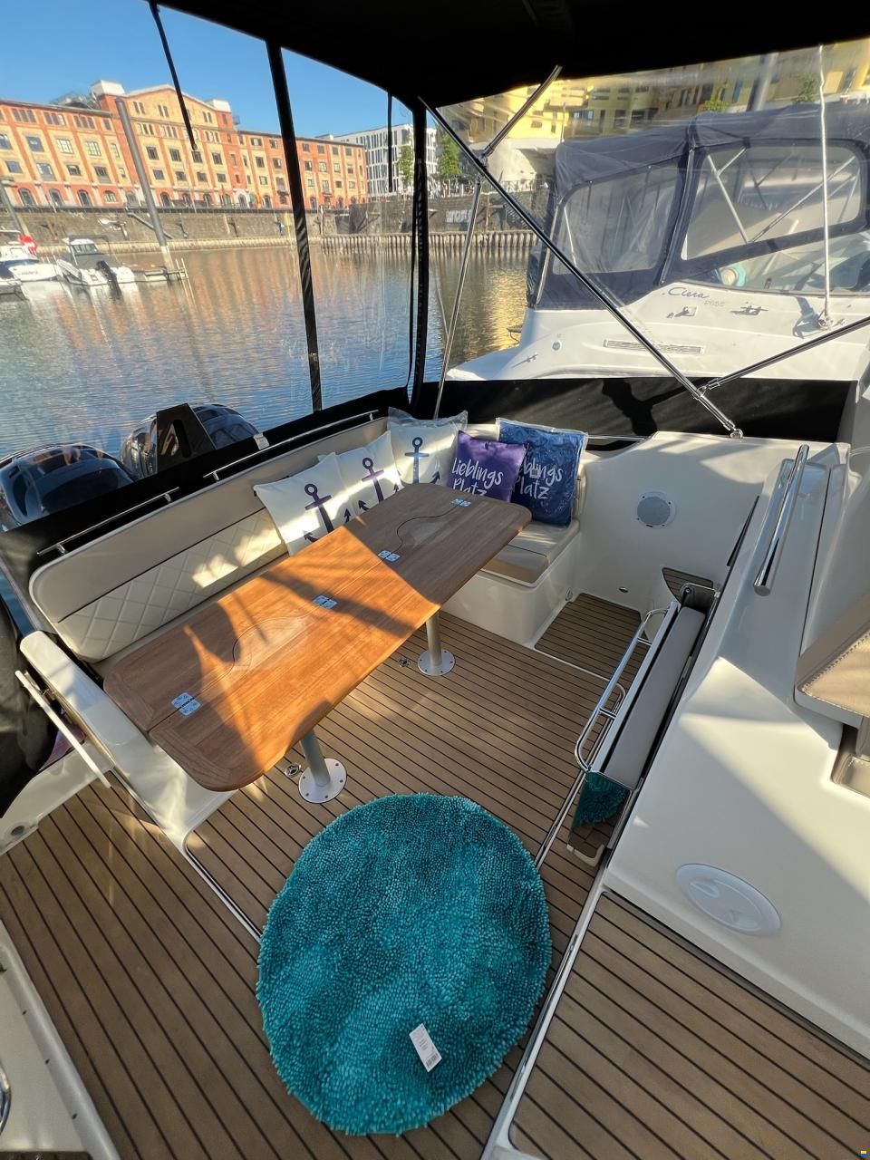 Quicksilver Sundeck 875