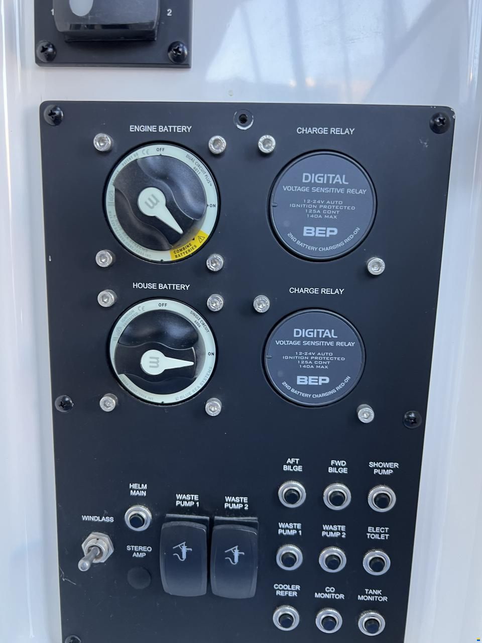 Quicksilver Sundeck 875
