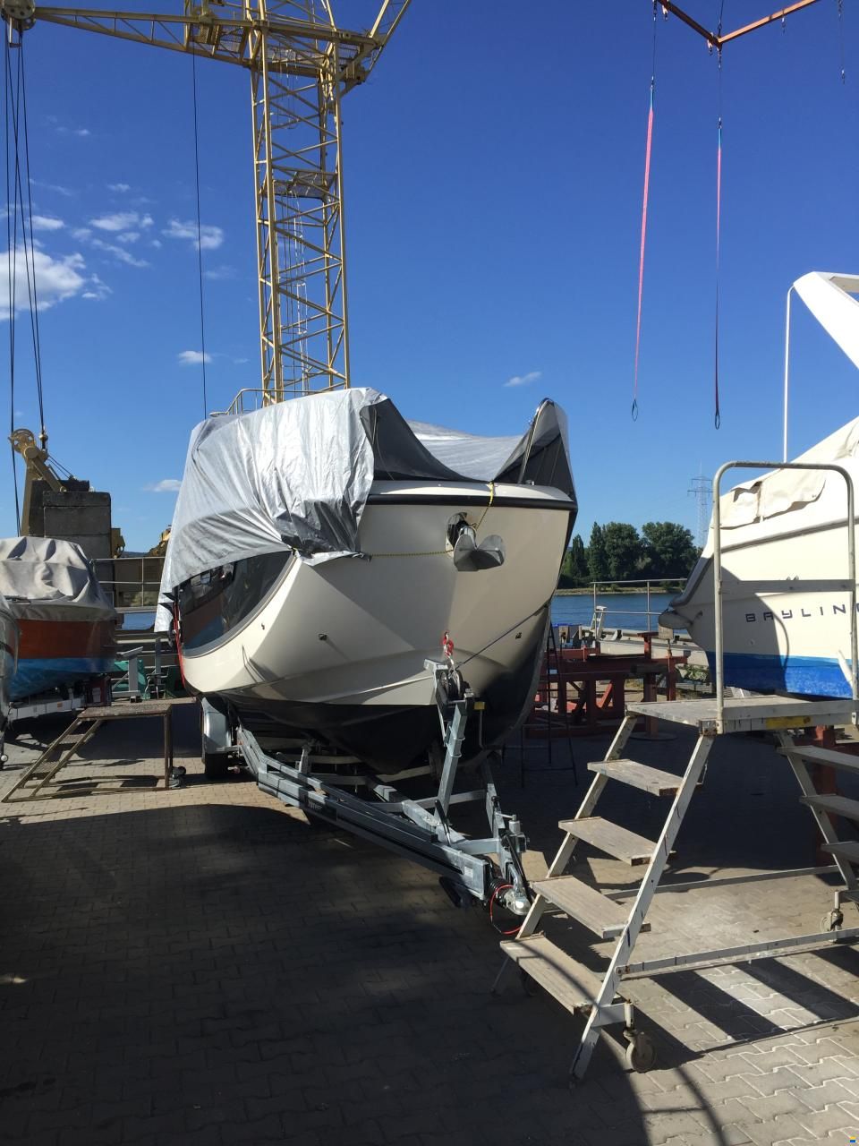 Quicksilver Sundeck 875
