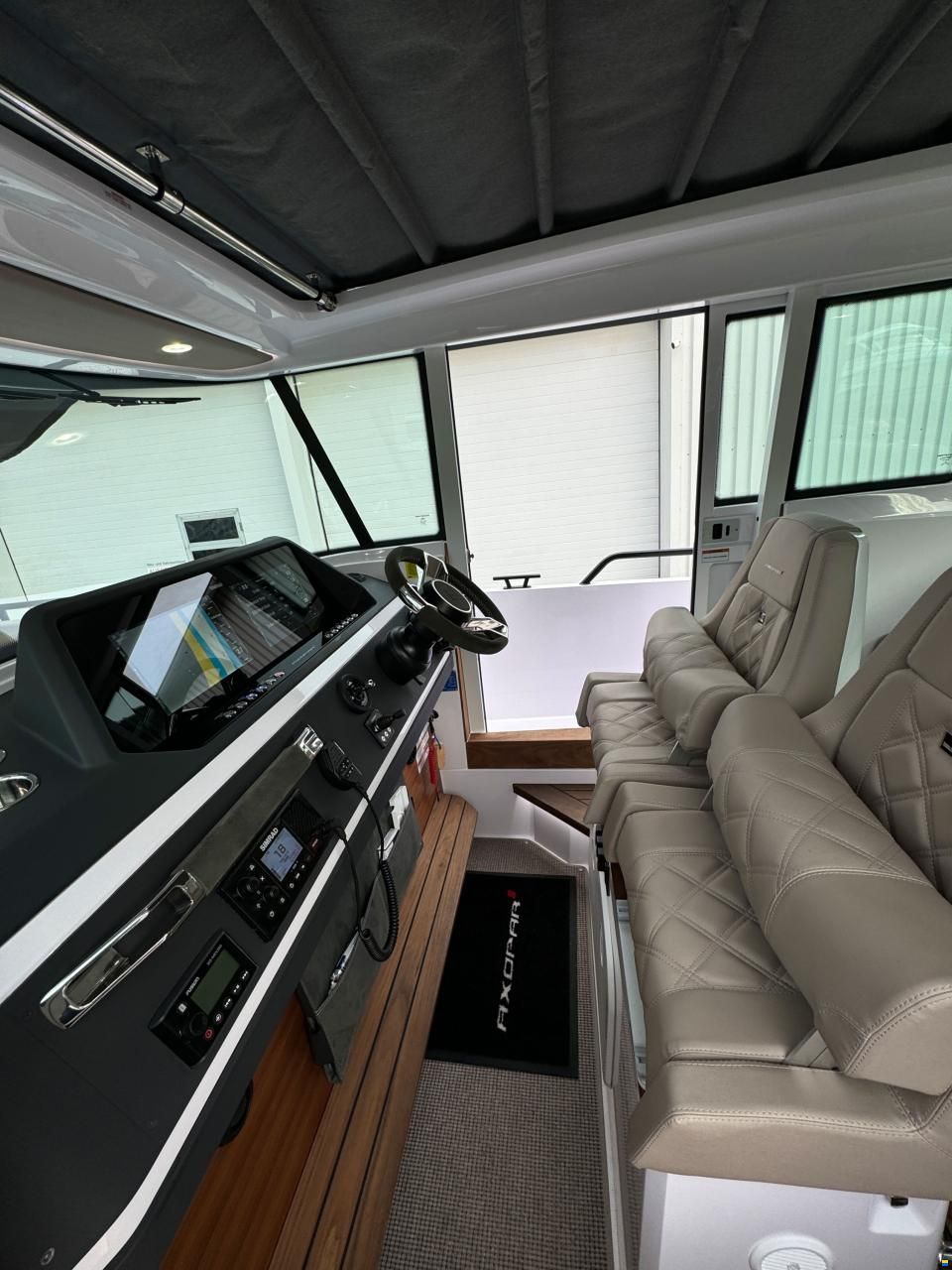 Axopar 28 Cabin