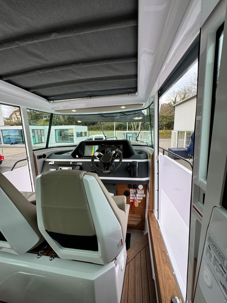 Axopar 28 Cabin