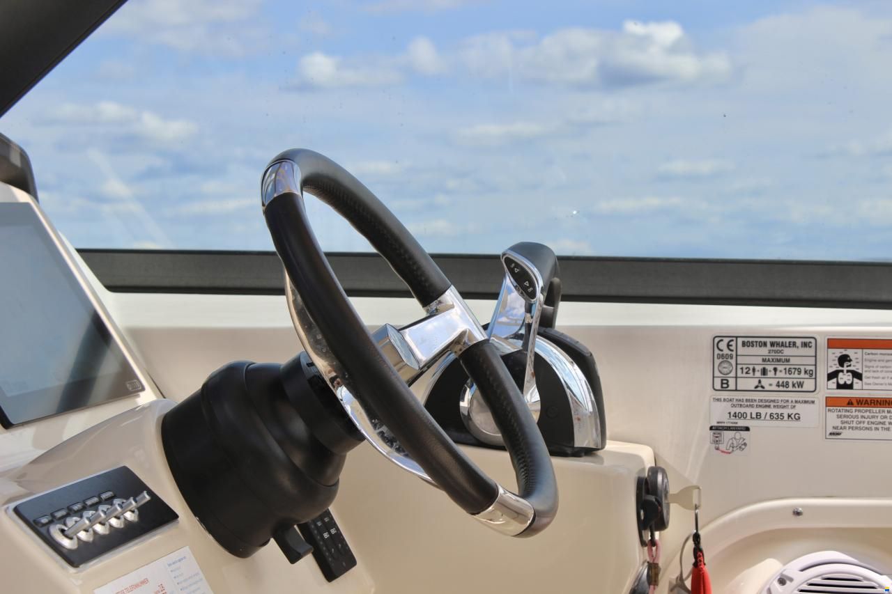 Boston Whaler 270 Vantage