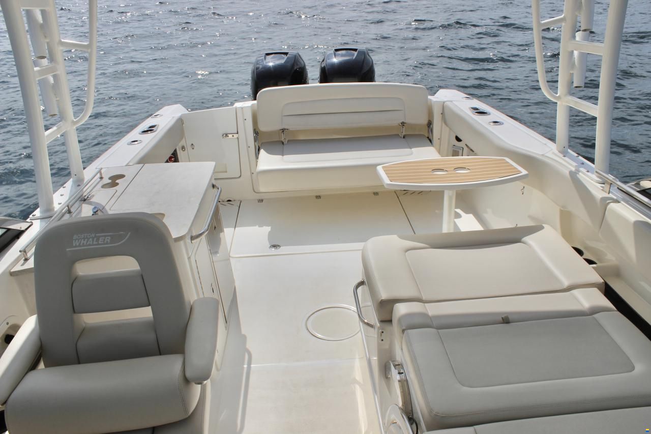 Boston Whaler 270 Vantage