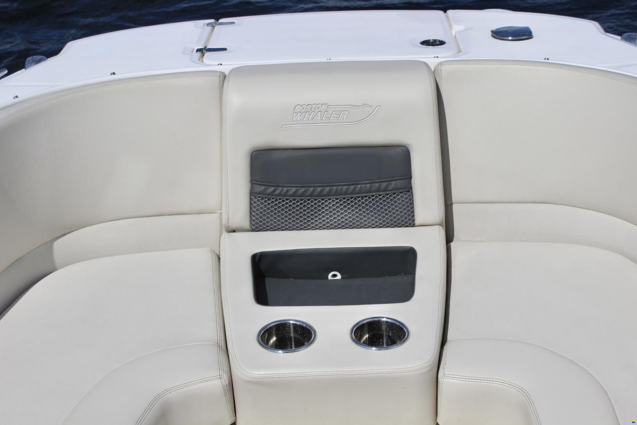Boston Whaler 270 Vantage