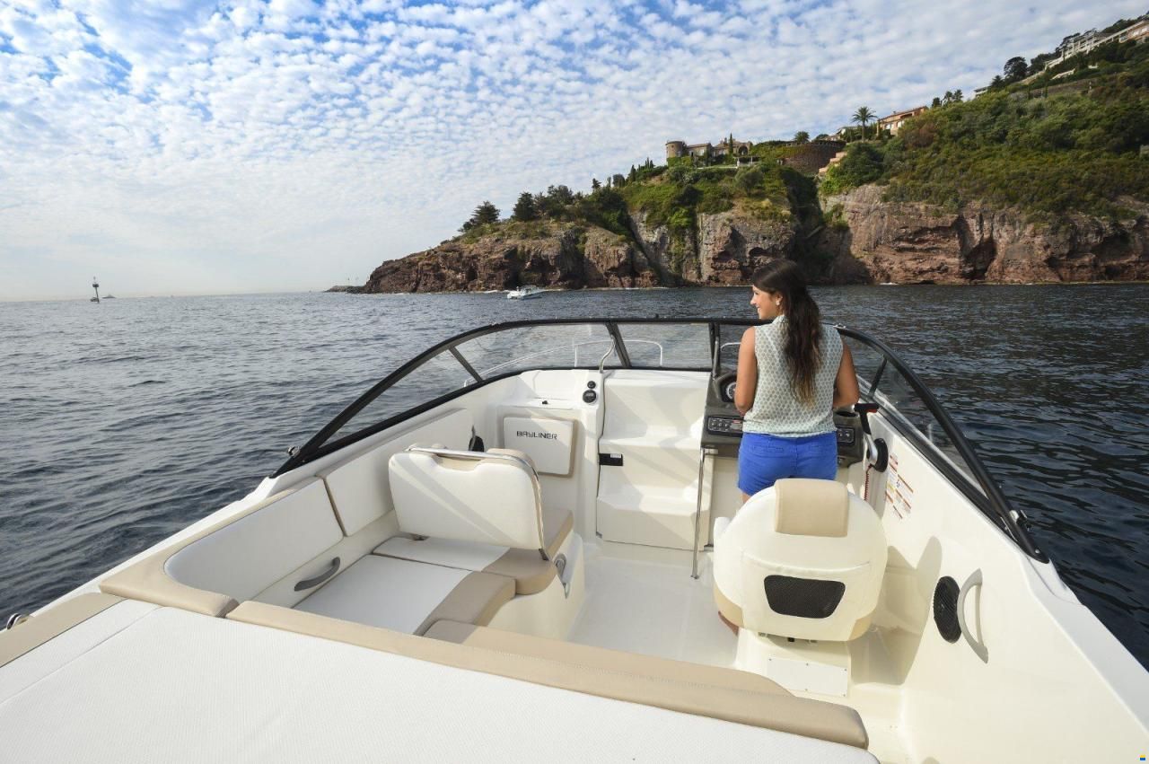 Bayliner VR5 CUDDY