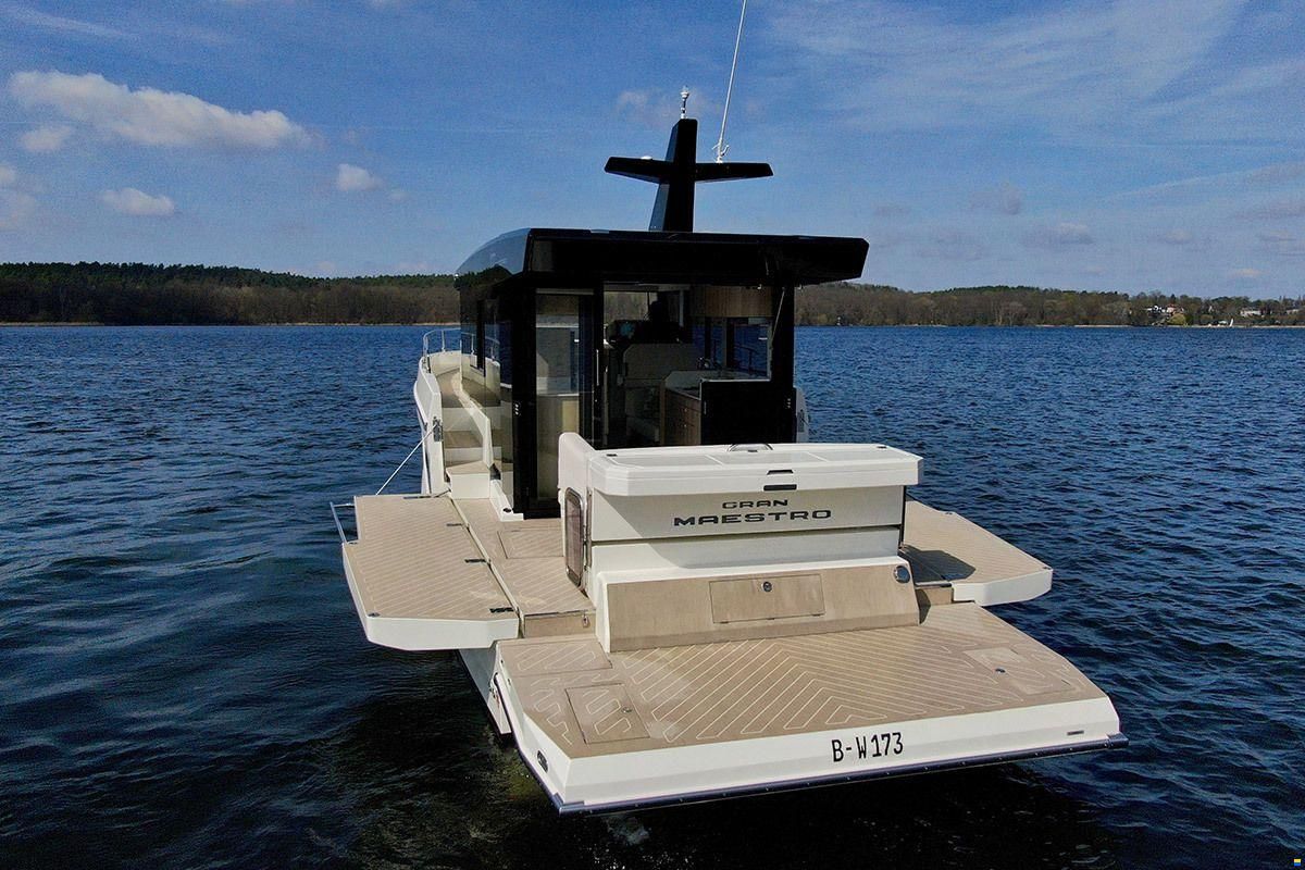 Cobra Gran Maestro 43