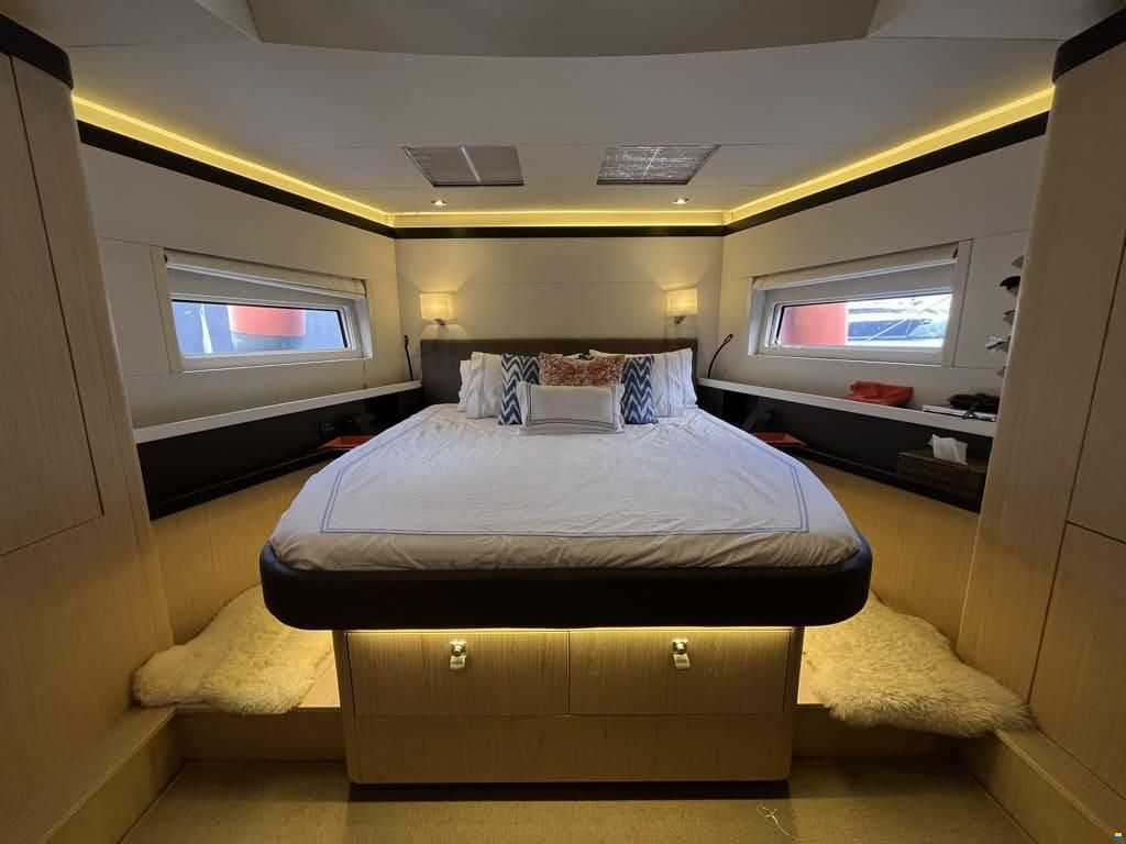 Beneteau Oceanis Yacht 62