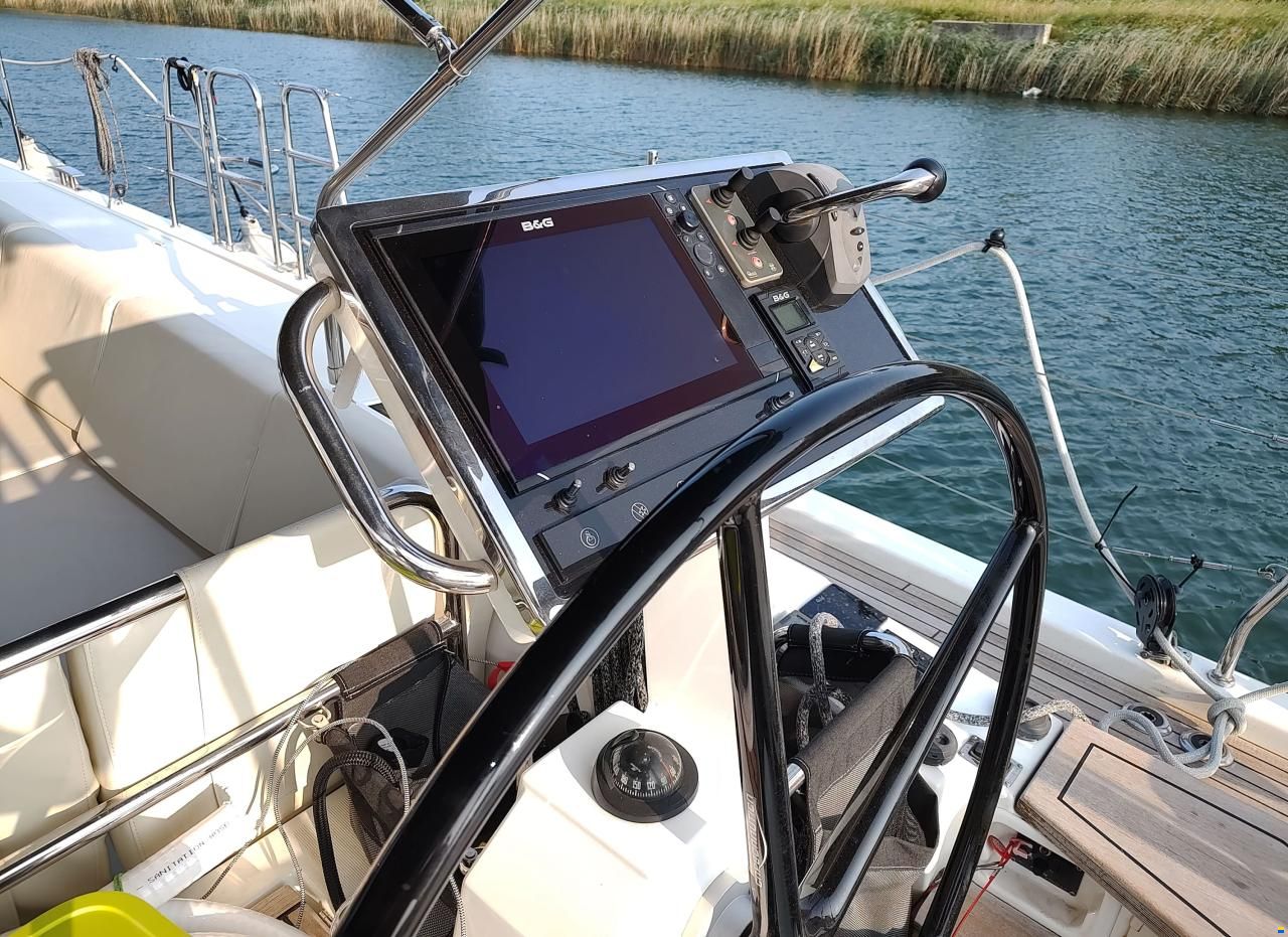 Beneteau Oceanis Yacht 62