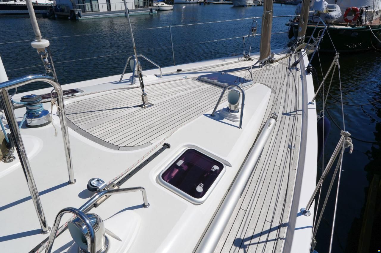 Oyster 575
