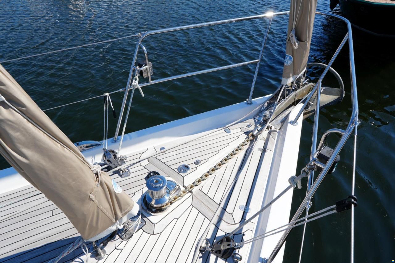 Oyster 575