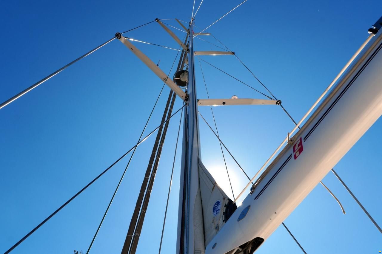 Oyster 575