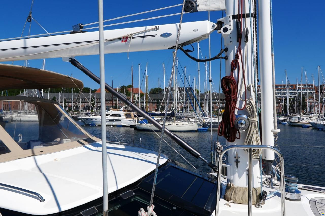 Oyster 575