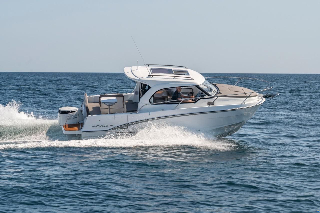 Beneteau Antares 8
