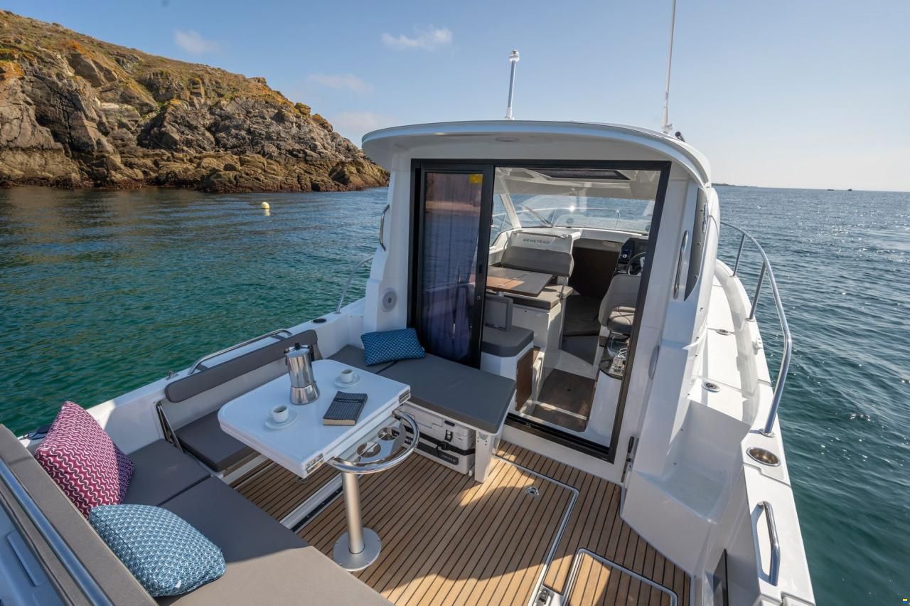 Beneteau Antares 8