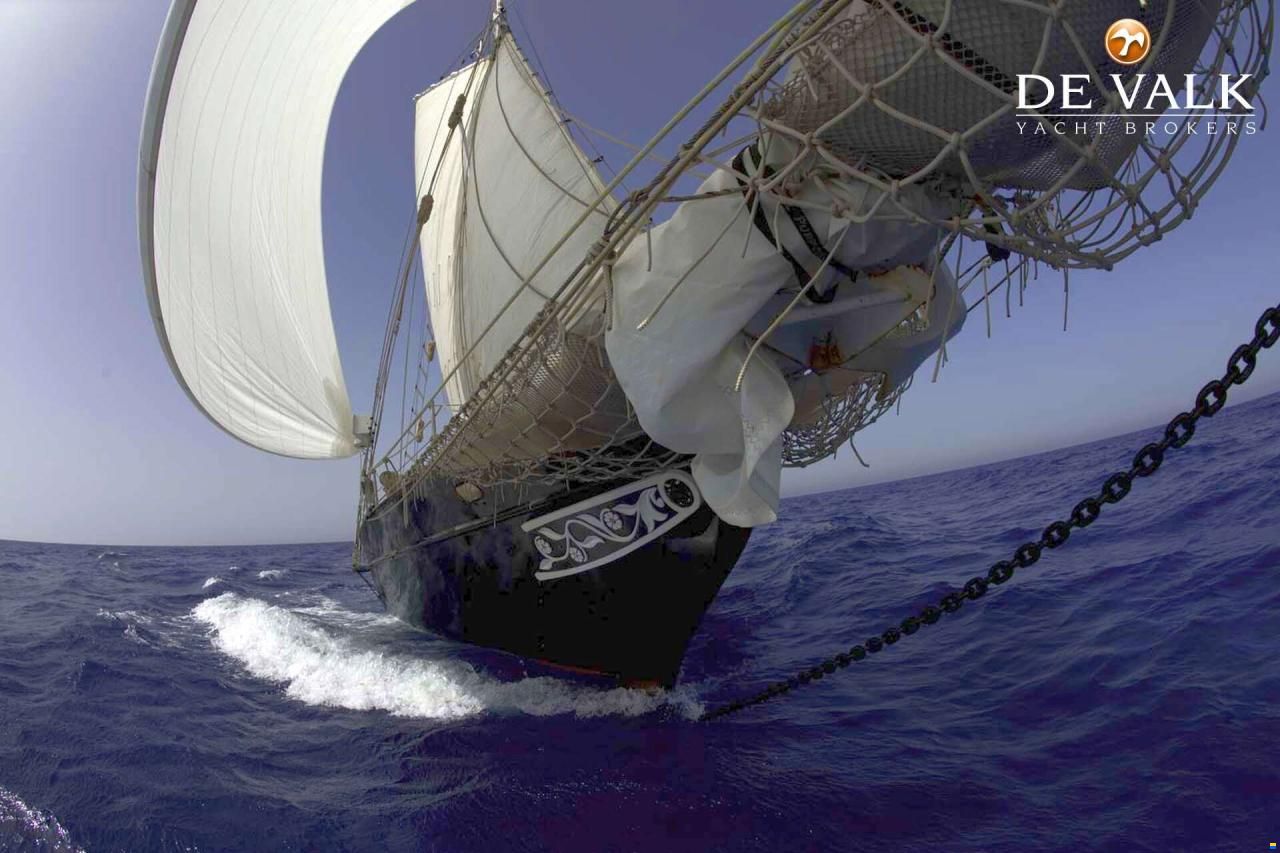 Schooner Sitting Bull 19.80