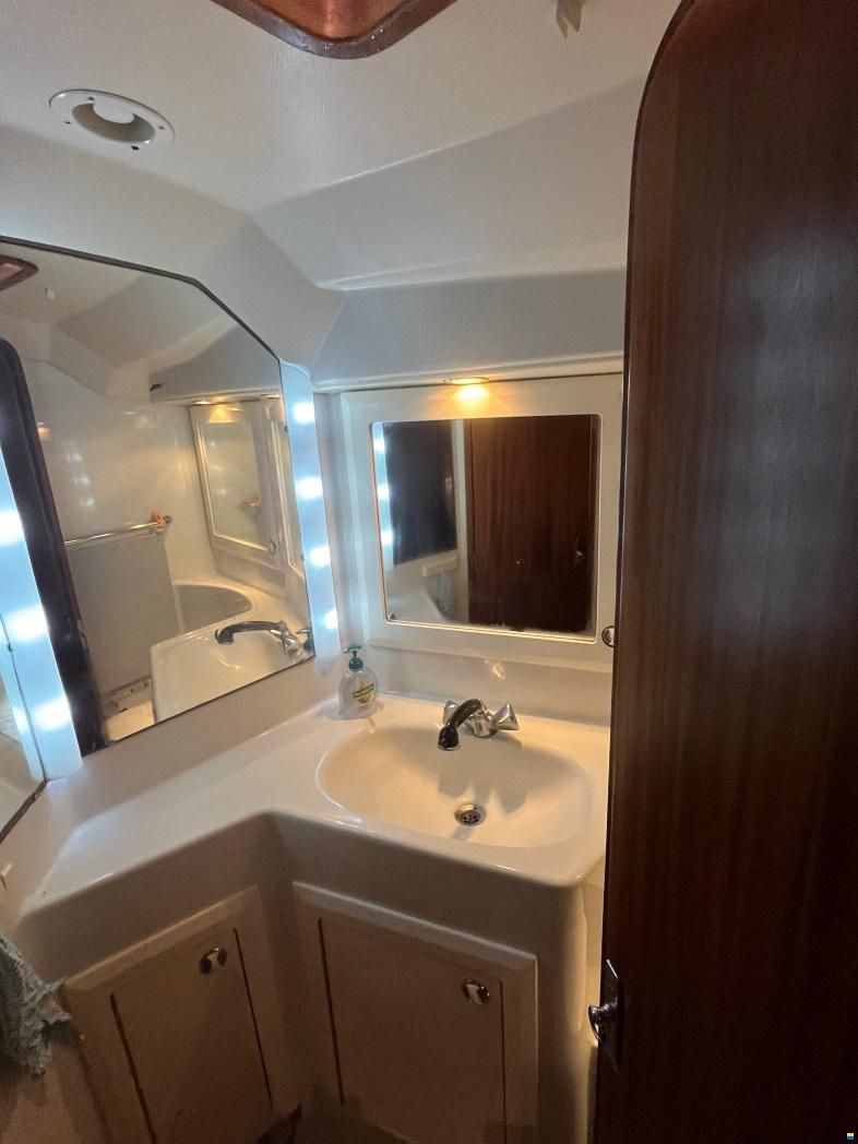 Sweden Yachts 390