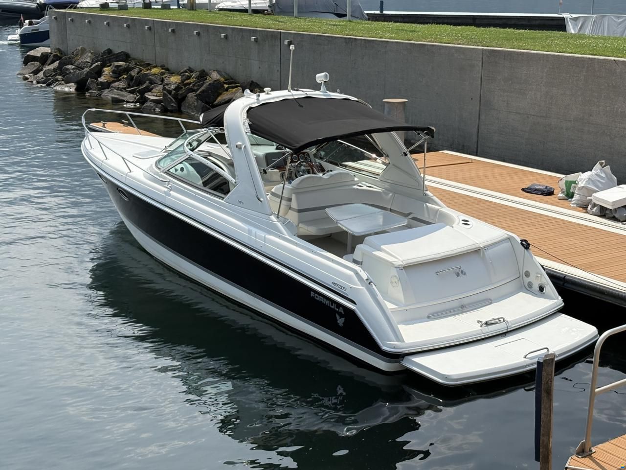 Formula 330 Sun Sport