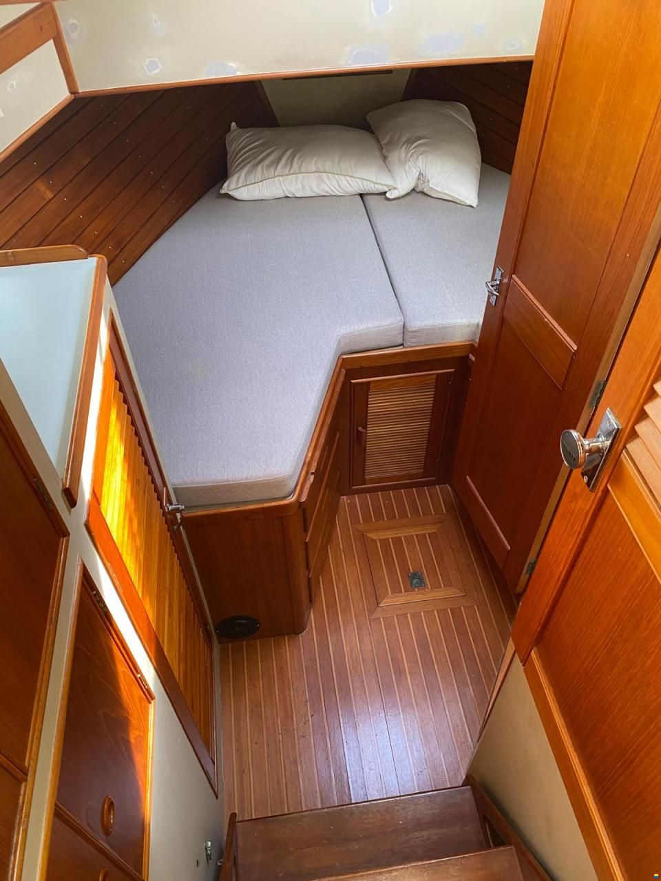 Grand Banks 42