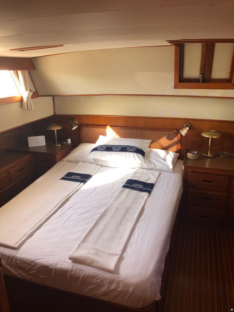 Grand Banks 42