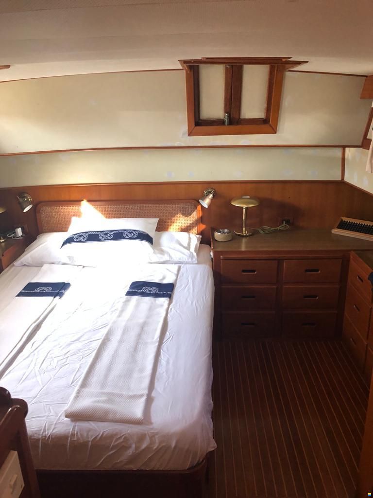 Grand Banks 42